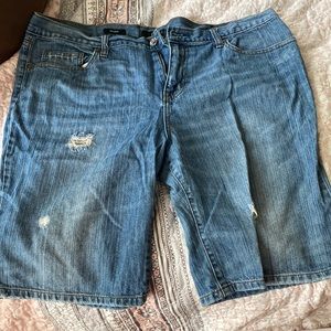 Distressed jean Bermuda shorts